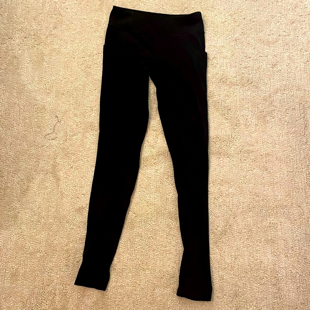 Black legging with pockets on the side